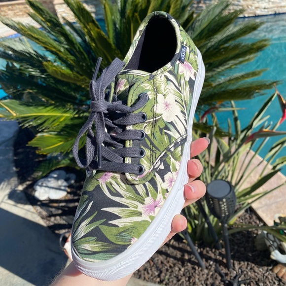 Vans - Picture 2 of 5